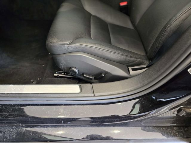 Used 2025 Volvo S60 B5 Plus image 29