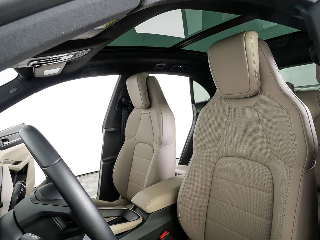 Used 2025 Porsche Macan Electric RWD image 5