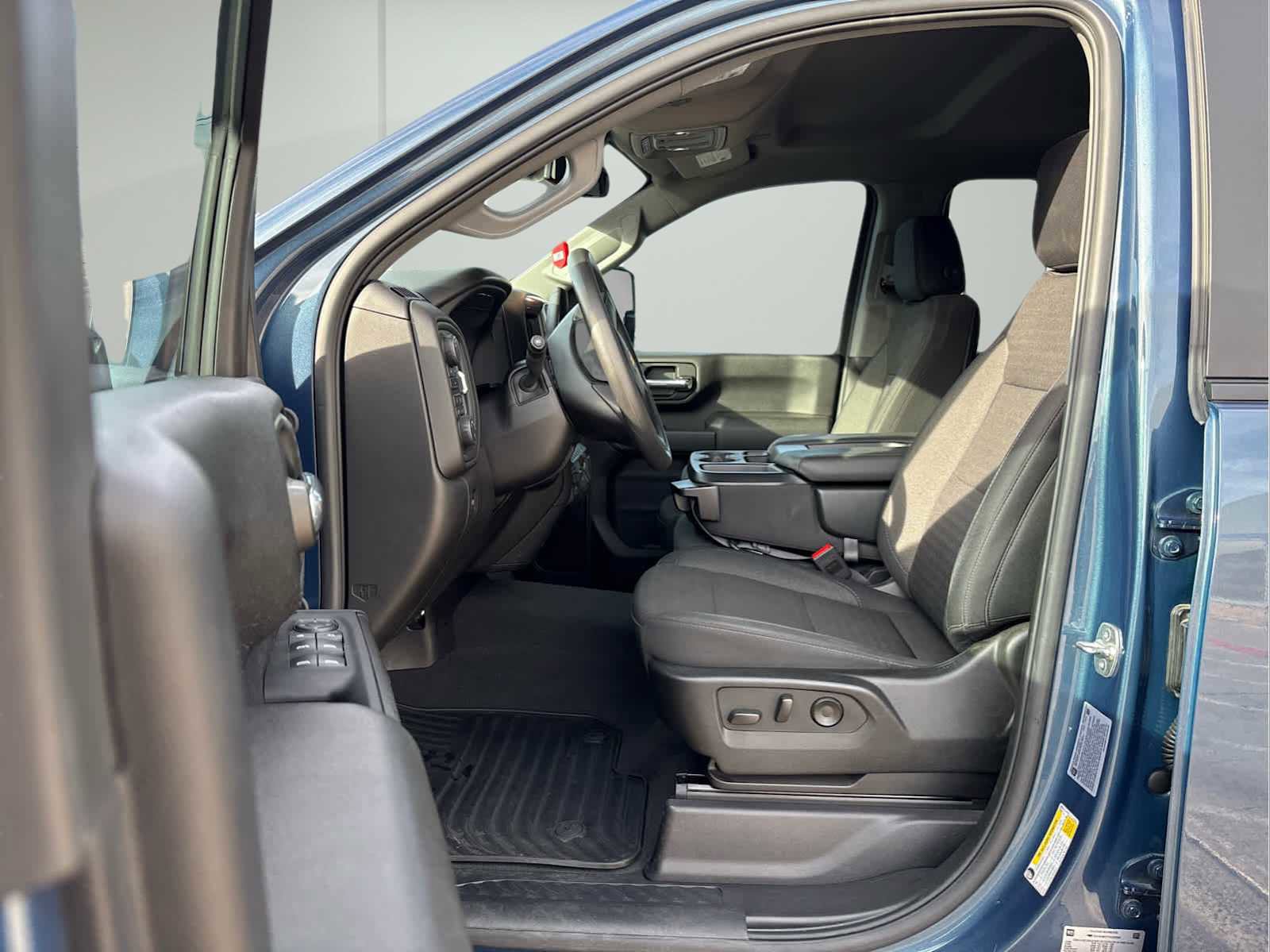 Used 2025 Chevrolet Silverado 2500 Custom w/ Custom Value Package image 11