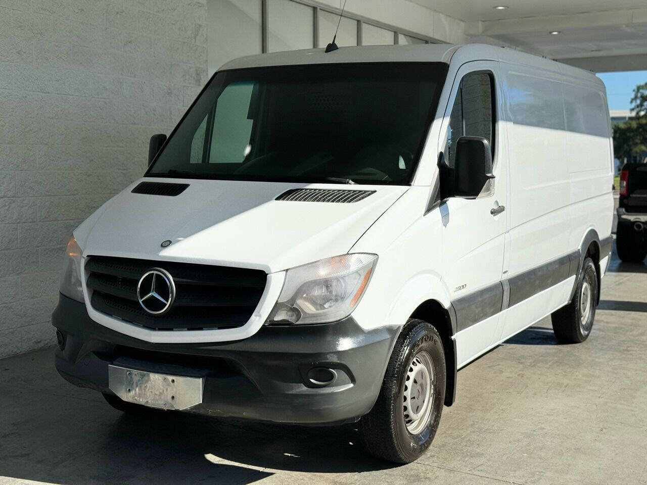Used 2014 Mercedes-Benz Sprinter 2500 image 1