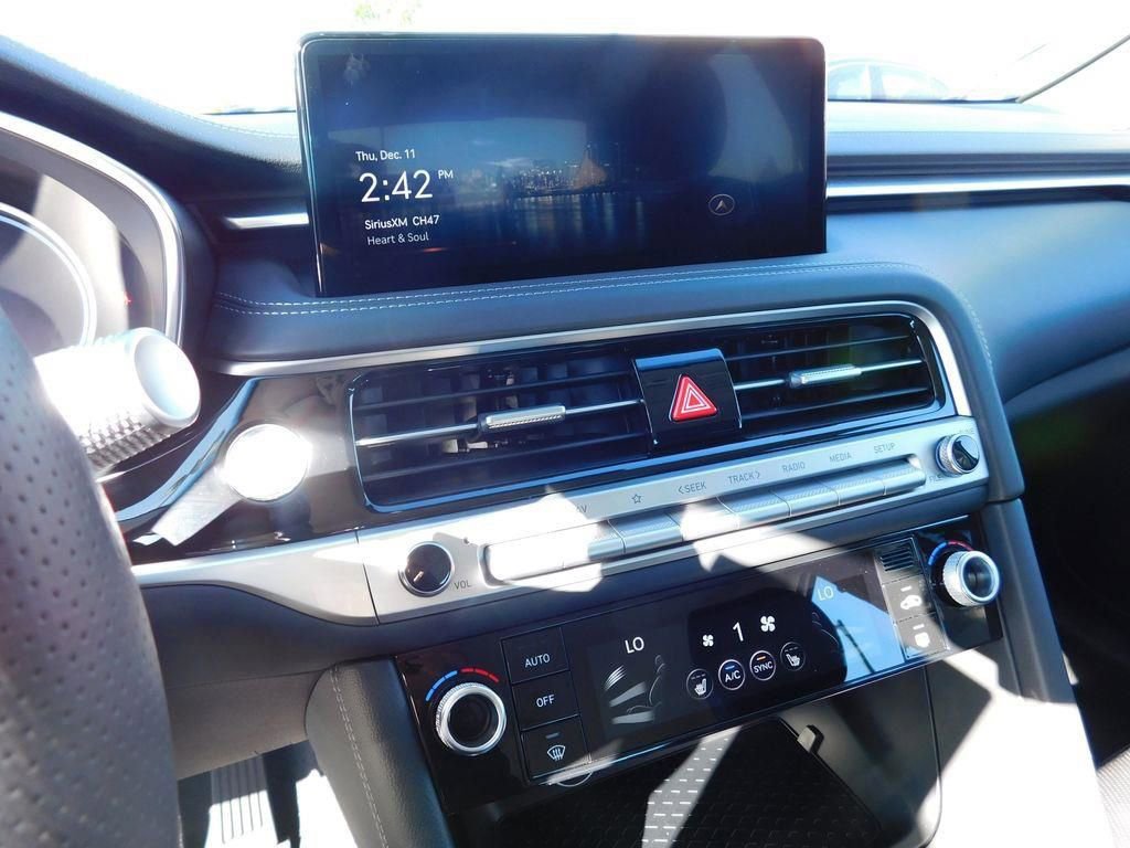 Used 2026 Genesis G70 2.5T image 27