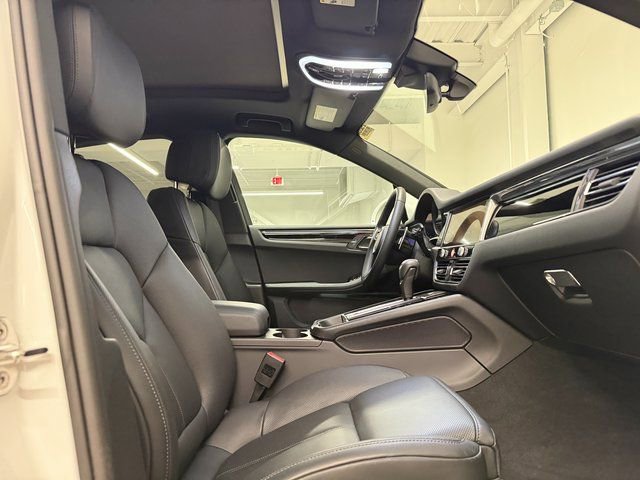 Certified 2025 Porsche Macan AWD/4WD image 21
