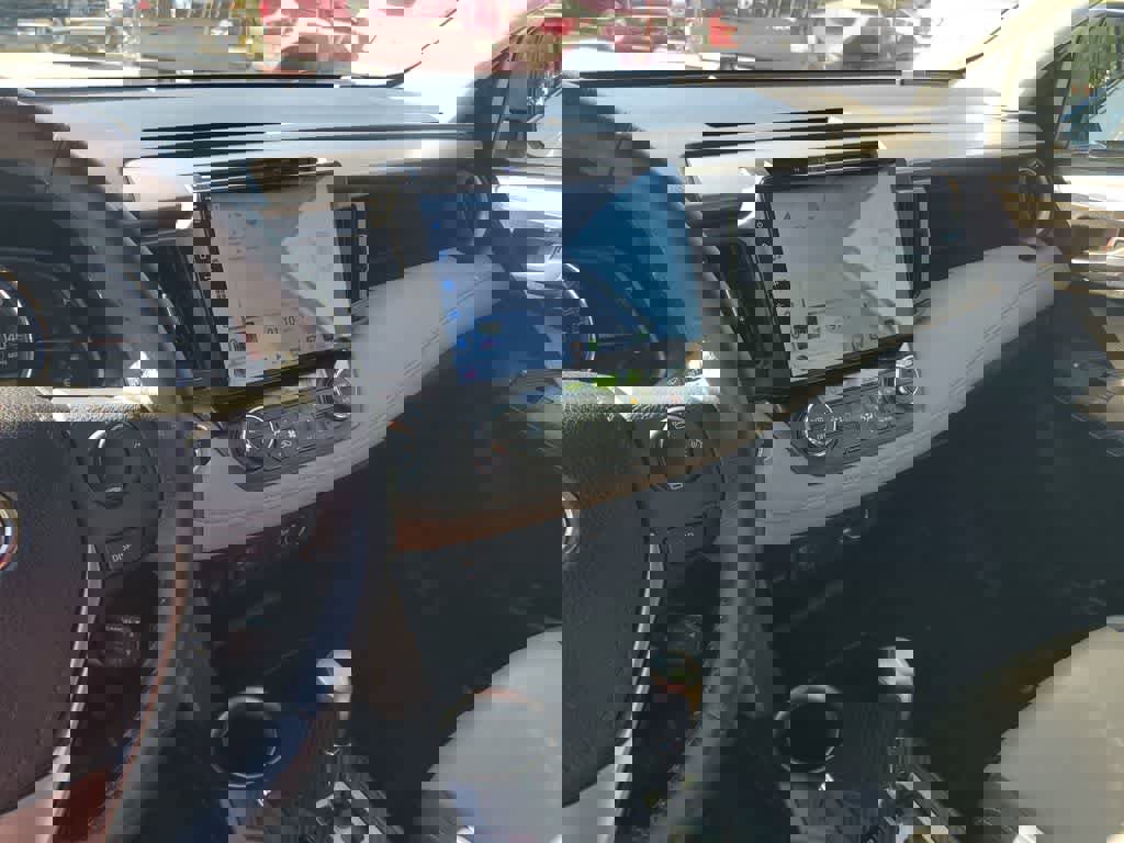 Used 2015 Toyota RAV4 Limited w/ Technology Package image 30