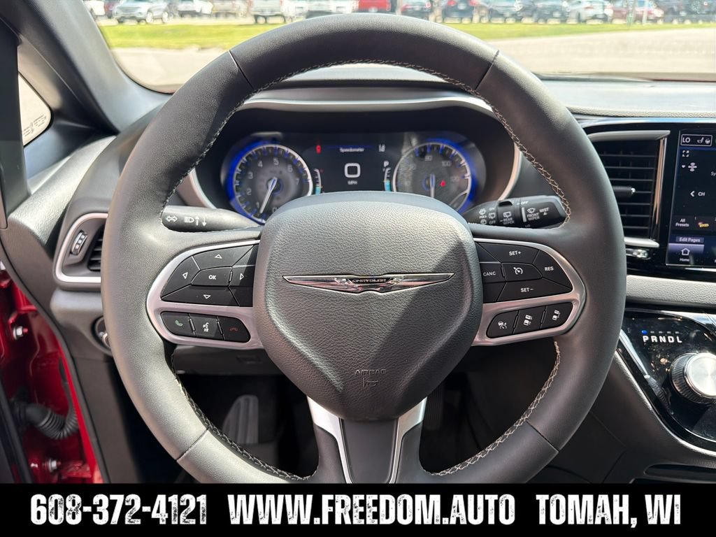 Used 2025 Chrysler Pacifica Select FWD image 22