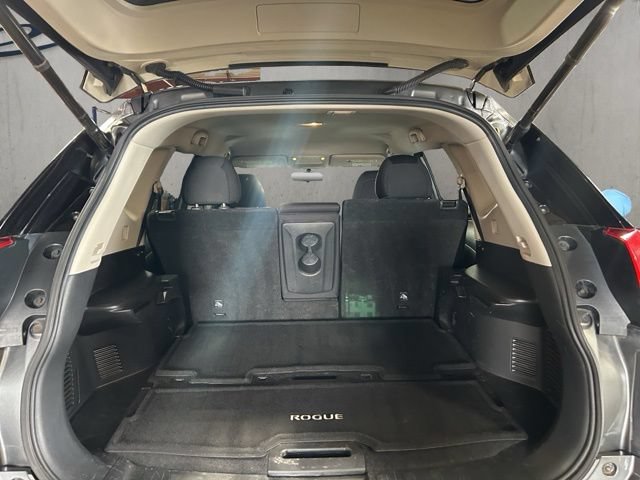 Used 2018 Nissan Rogue SV AWD/4WD image 17