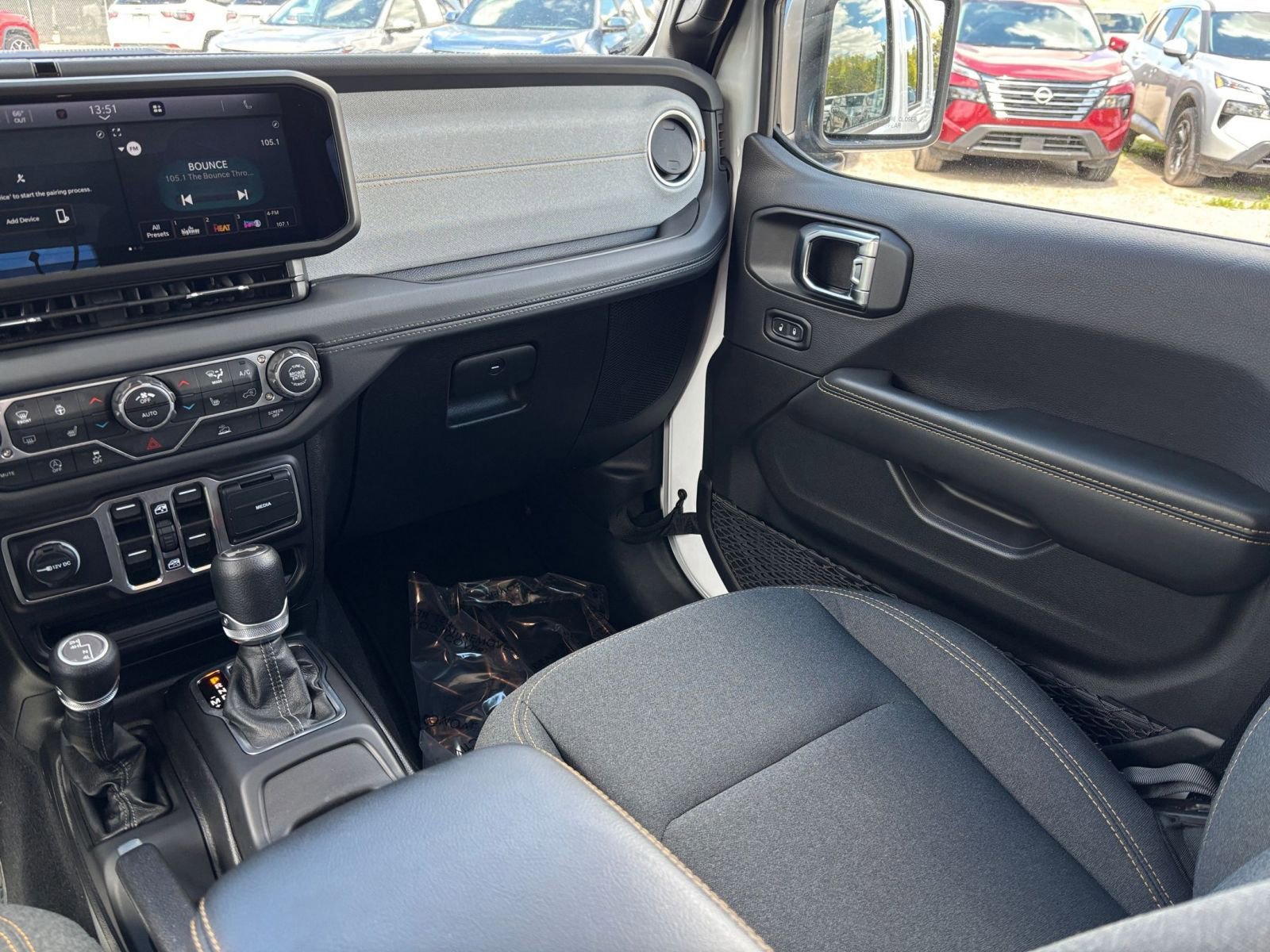 Used 2025 Jeep Wrangler Unlimited Sahara AWD/4WD image 36