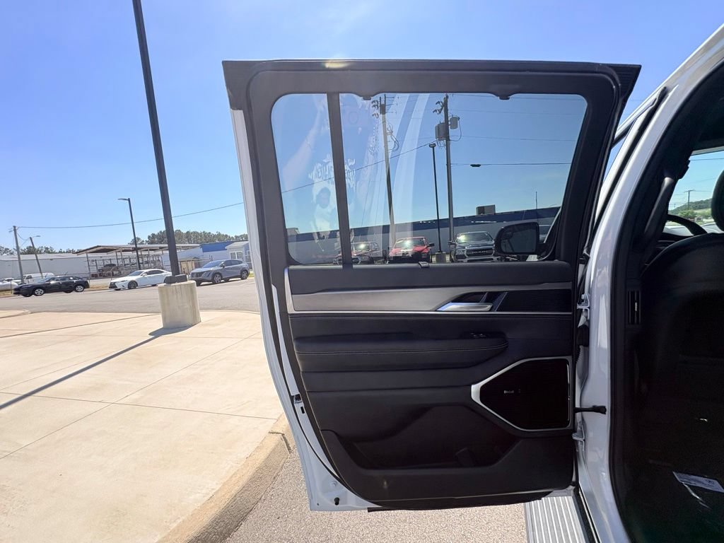 New 2026 Jeep Grand Wagoneer L Limited AWD/4WD image 34