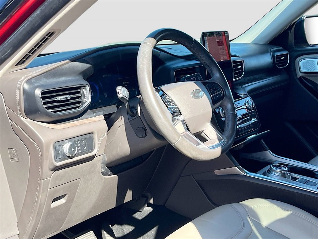 Used 2022 Ford Explorer Platinum w/ Equipment Group 601A image 9