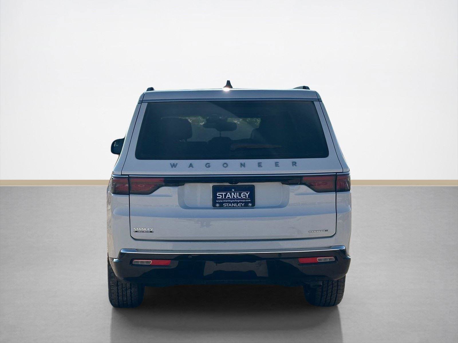 Used 2024 Jeep Wagoneer L Series II image 6