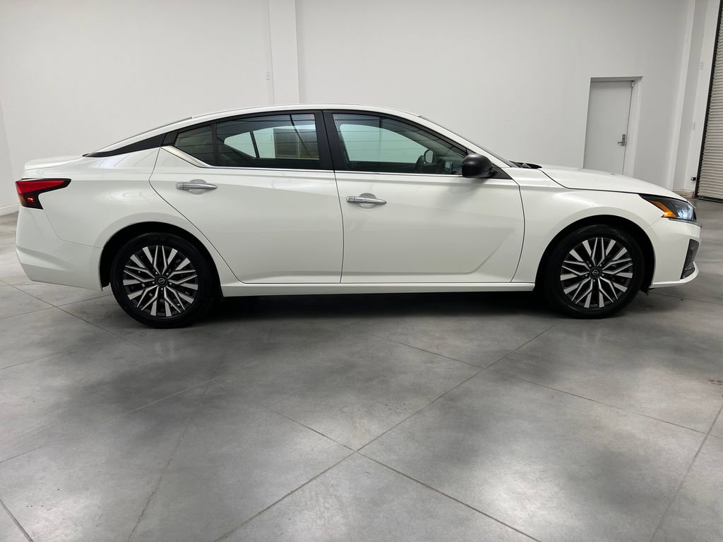Used 2025 Nissan Altima 2.5 SV image 8
