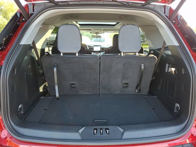 Used 2023 Ford Explorer XLT w/ Equipment Group 202A AWD/4WD image 30
