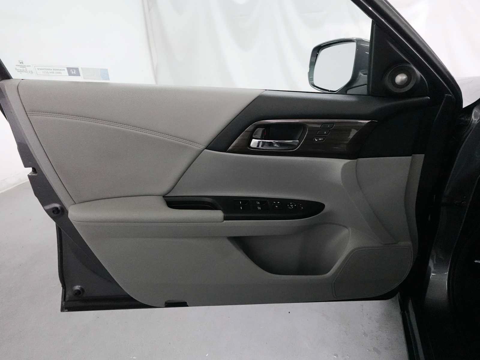 Certified 2017 Honda Accord EX-L image 10