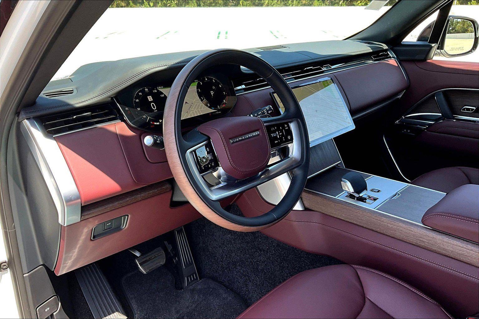 New 2025 Land Rover Range Rover SE image 4