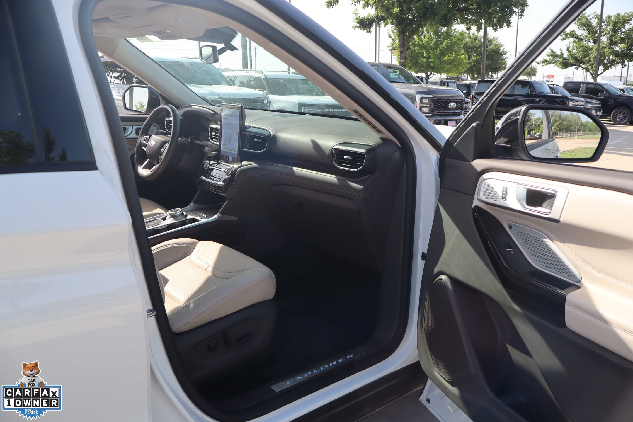Certified 2024 Ford Explorer Platinum w/ Technology Package AWD/4WD image 29