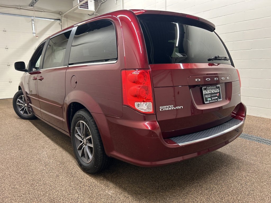 Used 2016 Dodge Grand Caravan SXT image 4