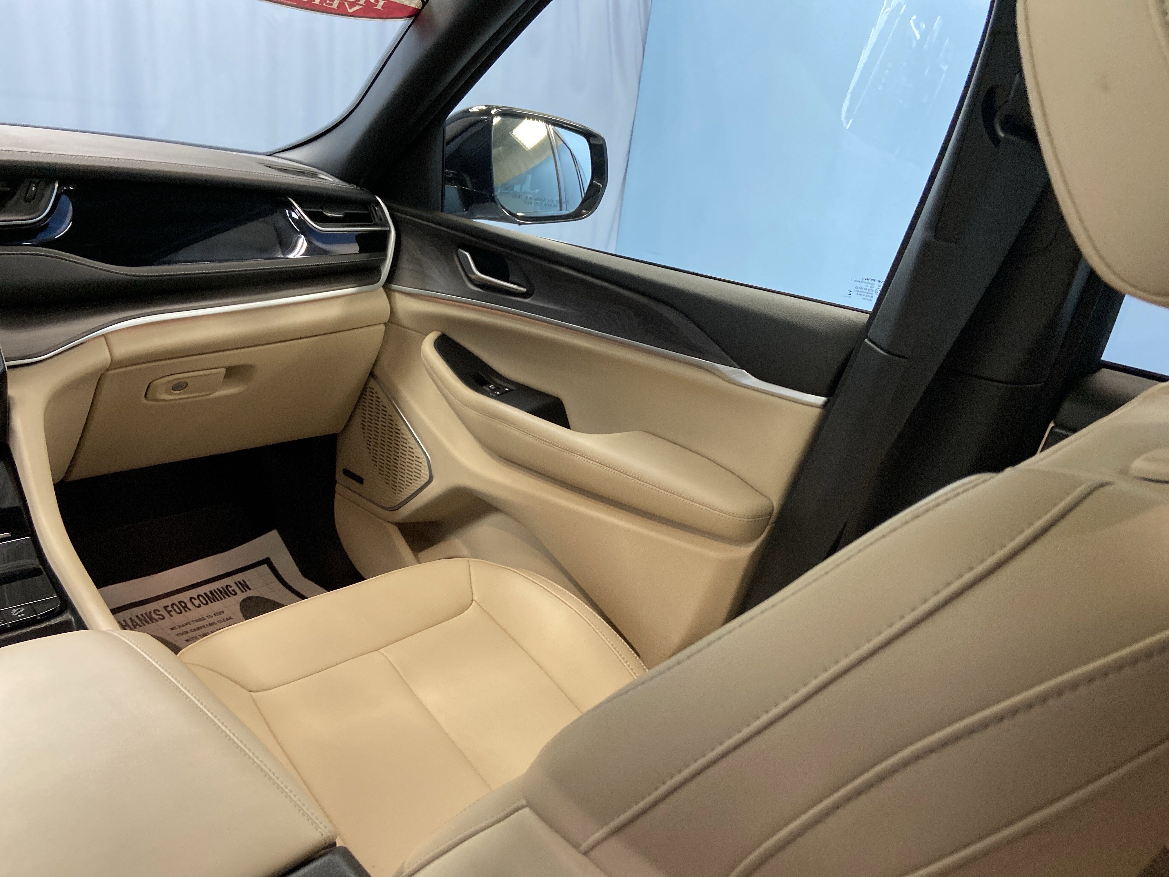 Used 2023 Jeep Grand Cherokee 4WD 4xe image 30