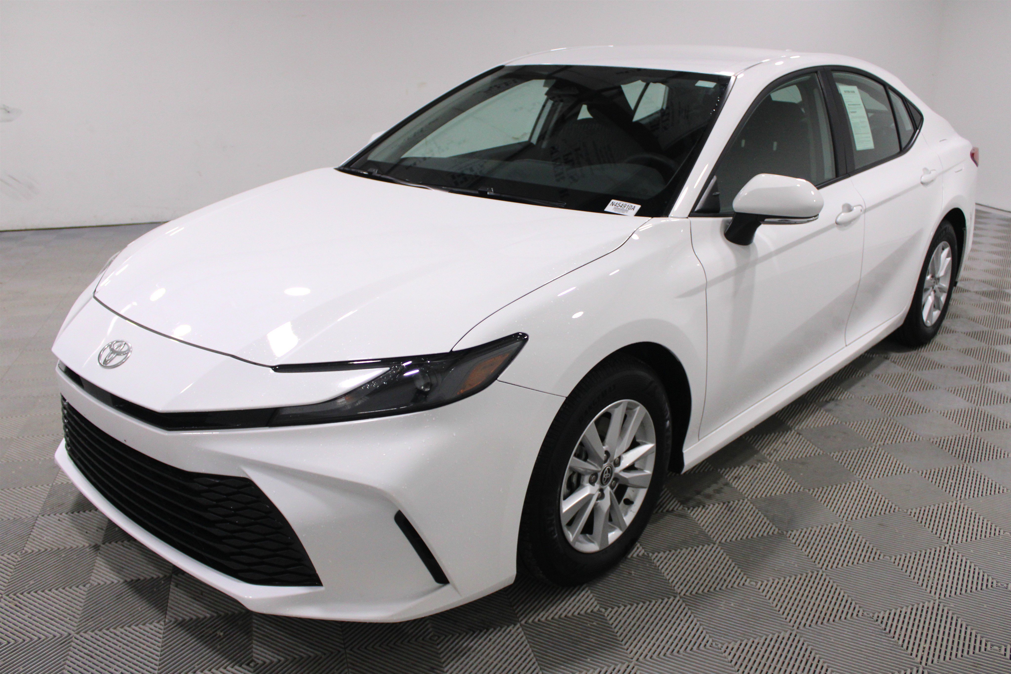 Used 2025 Toyota Camry LE w/ Convenience Package image 31