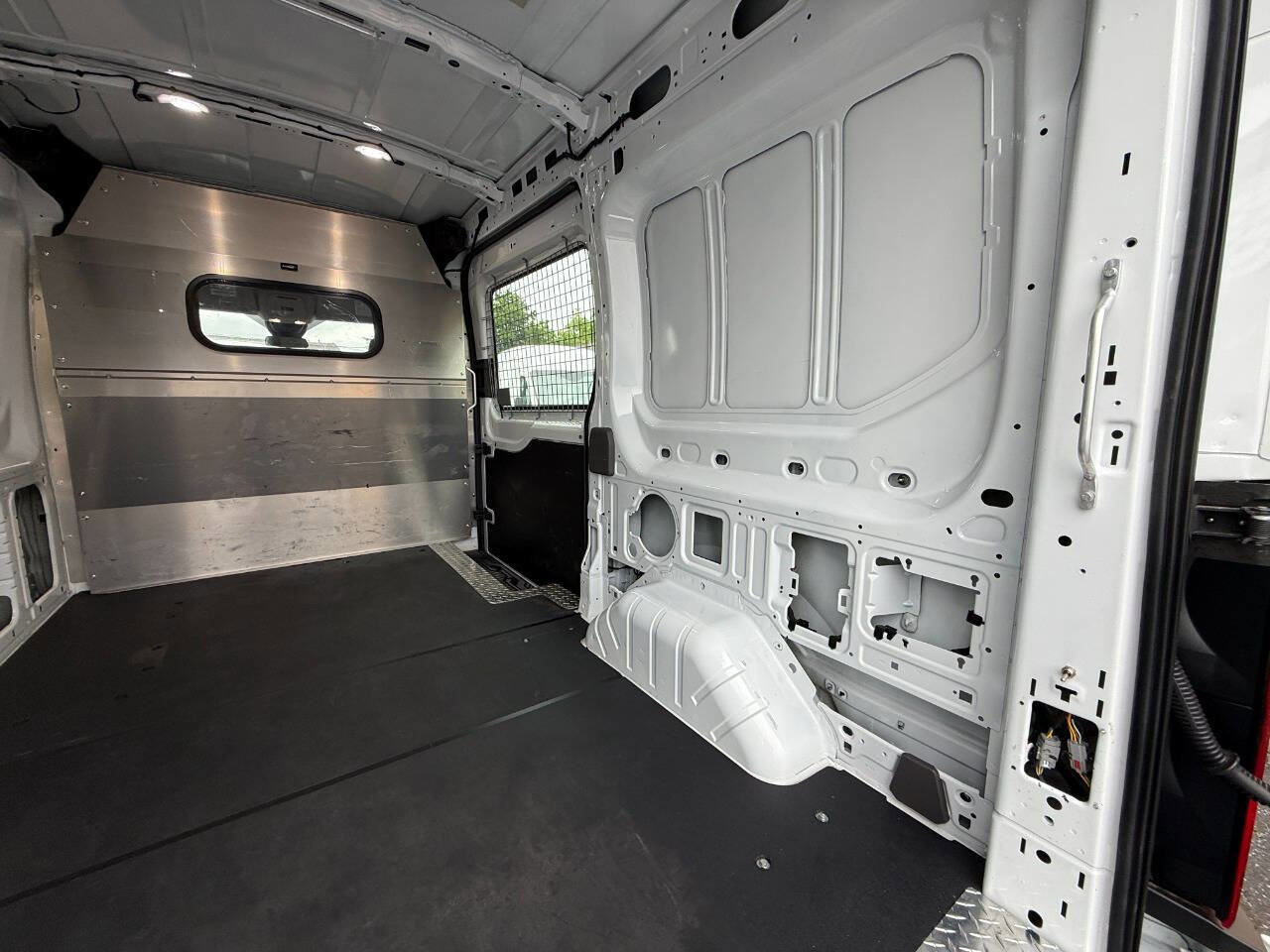 Used 2023 Ford Transit 250 Medium Roof AWD image 33