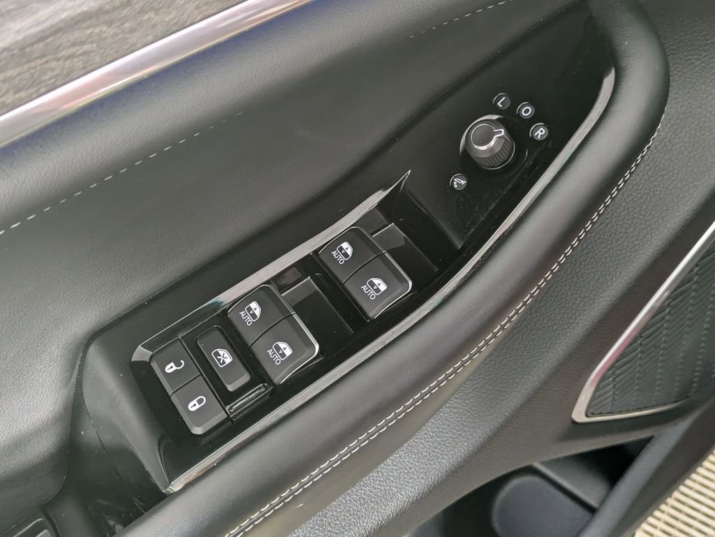 Certified 2023 Jeep Grand Cherokee Overland image 15