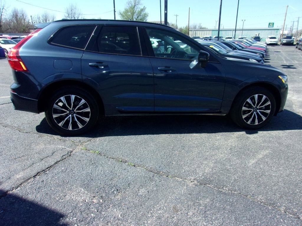 Used 2024 Volvo XC60 B5 Core image 5