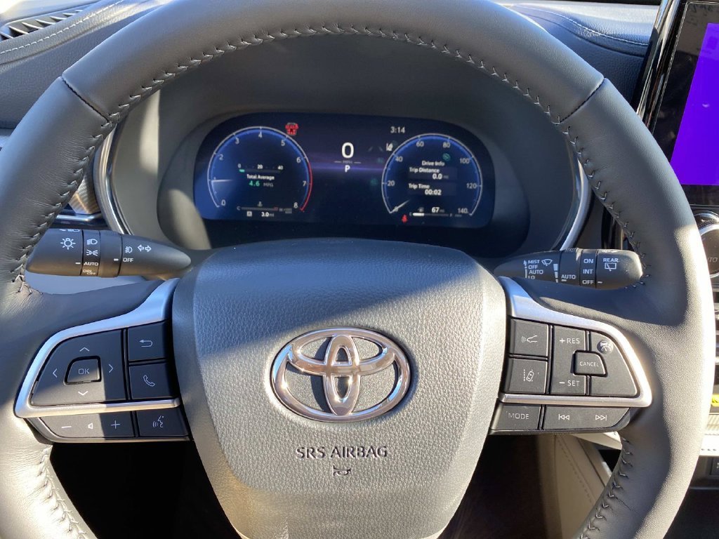 New 2026 Toyota Highlander Platinum AWD/4WD image 14