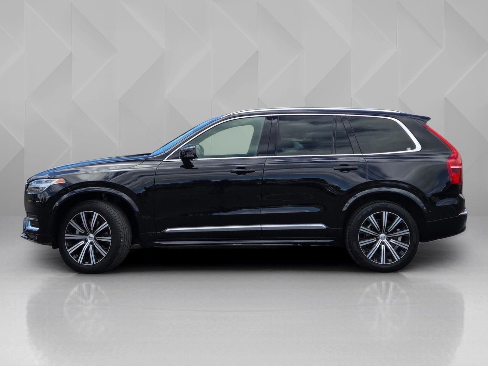 Certified 2025 Volvo XC90 B6 Plus AWD/4WD image 4