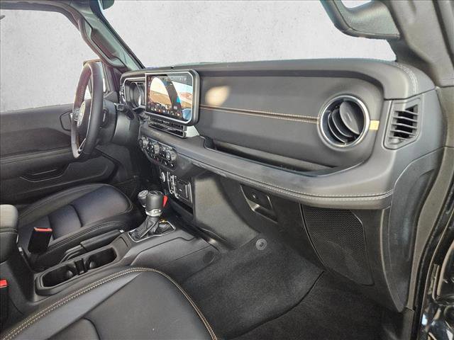 Used 2025 Jeep Gladiator Sport image 25