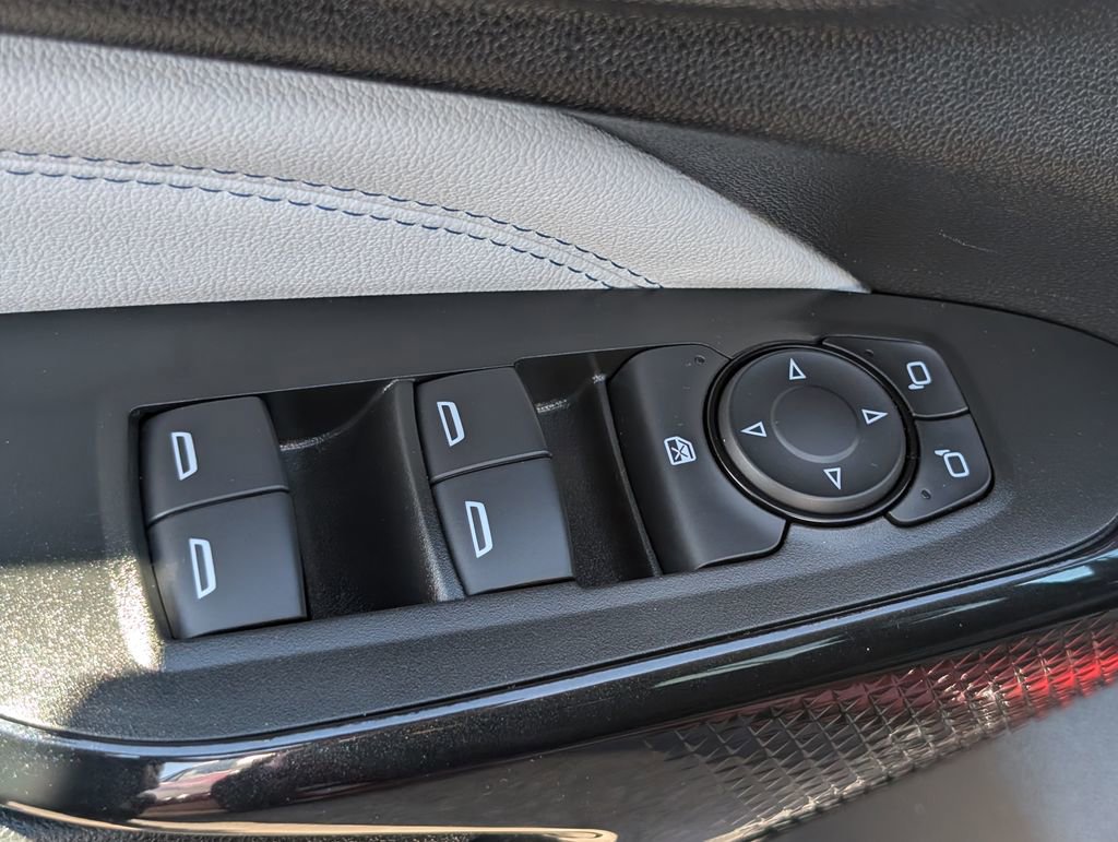 Certified 2025 Chevrolet Trax LT FWD image 10