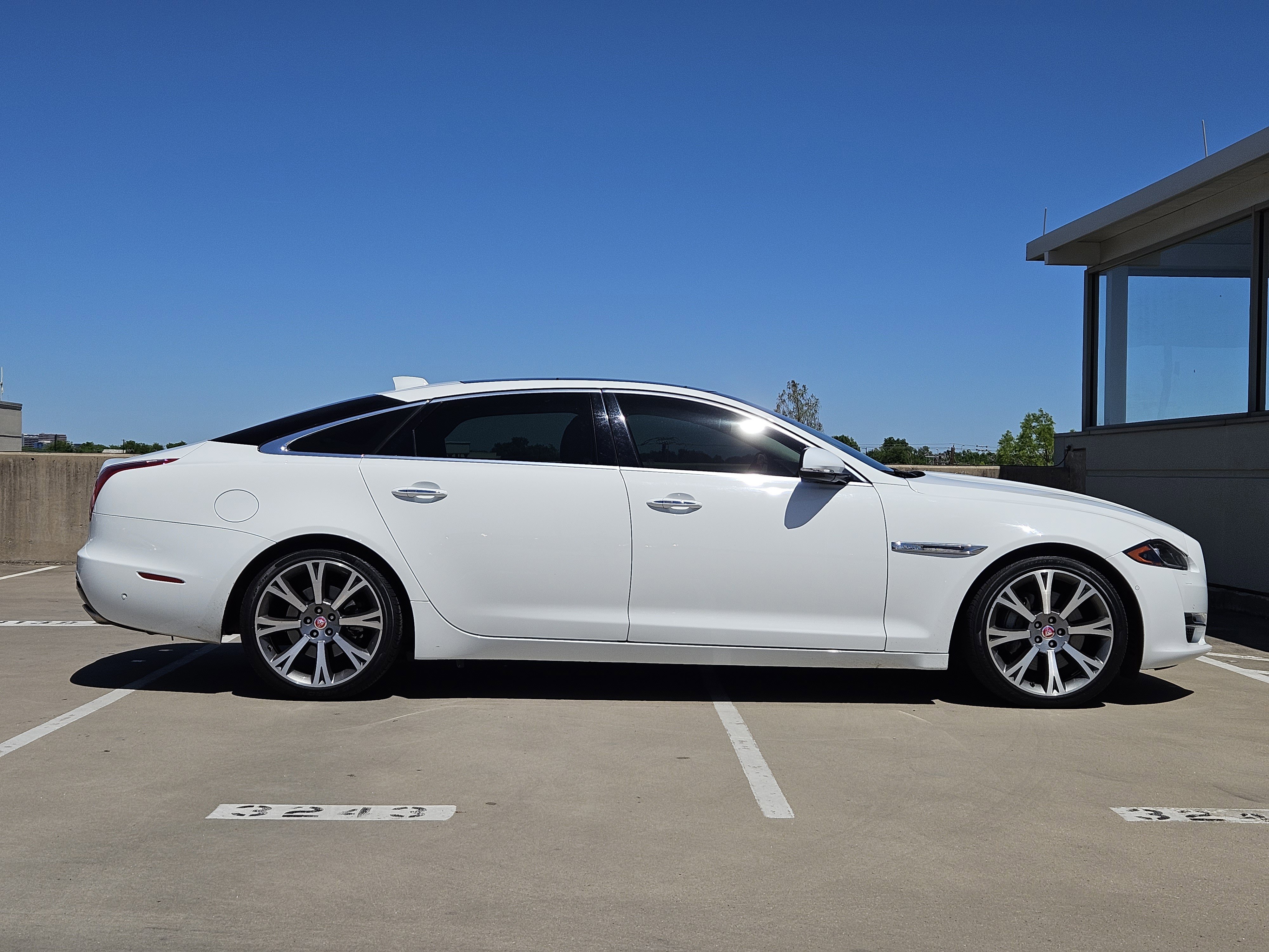 Used 2019 Jaguar XJ L Portfolio AWD/4WD image 8