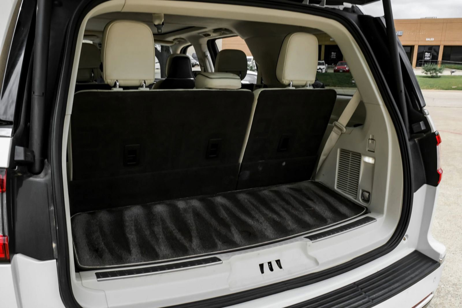 Used 2020 Lincoln Navigator Black Label w/ Cargo Convenience Package AWD/4WD image 56