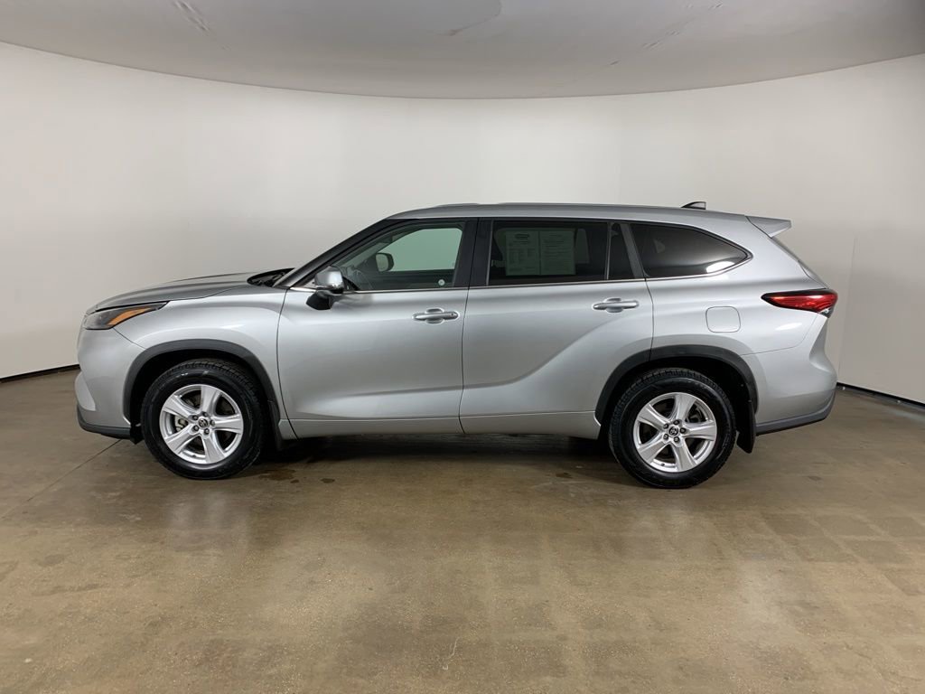 Used 2023 Toyota Highlander LE image 18