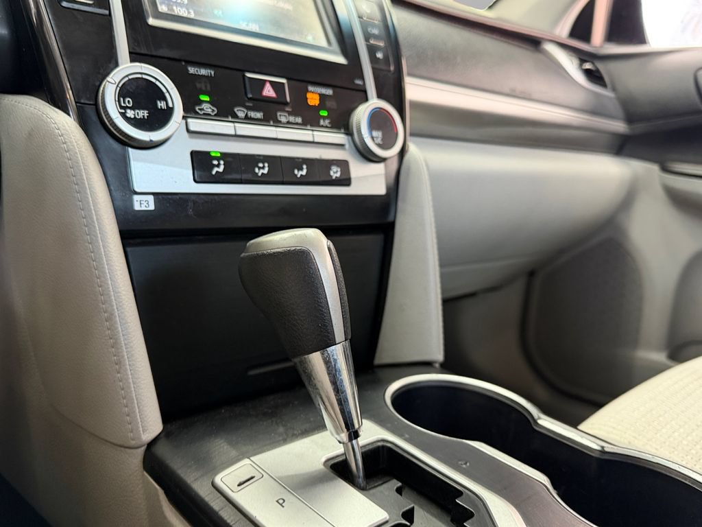 Used 2012 Toyota Camry LE FWD image 18