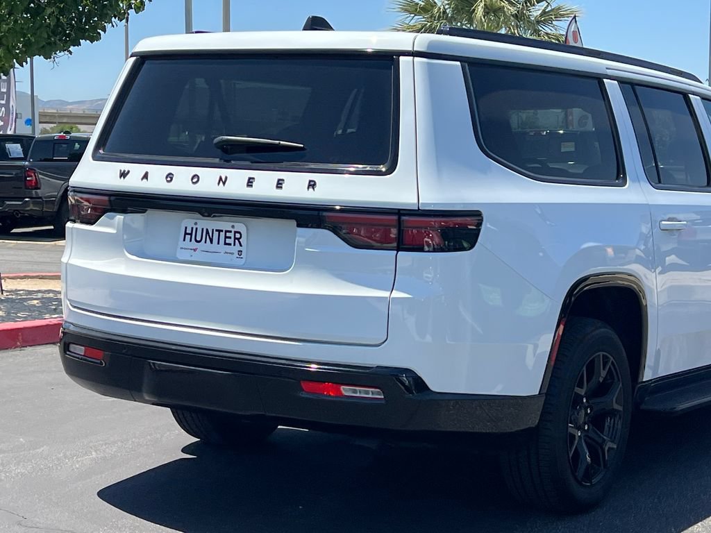 New 2025 Jeep Wagoneer L Series II AWD/4WD image 8