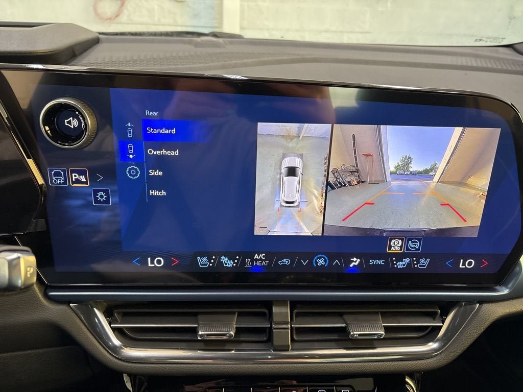 New 2026 Chevrolet Equinox EV LT w/ Convenience Package II AWD/4WD image 36