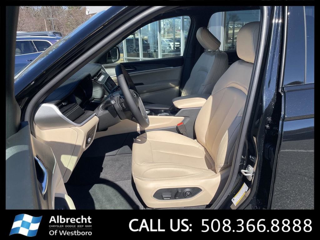 New 2026 Jeep Grand Cherokee Limited w/ Limited Altitude Package AWD/4WD image 10