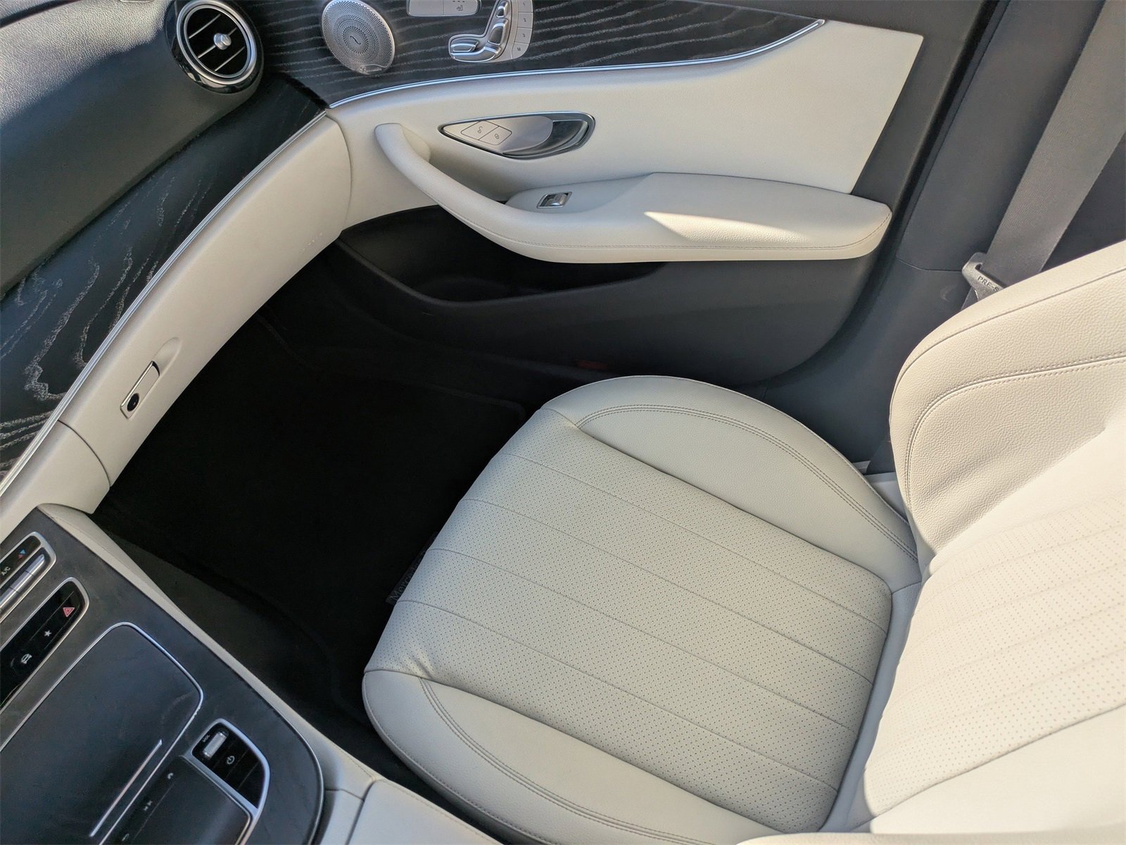 Used 2021 Mercedes-Benz E 350 Sedan w/ Premium Package image 17