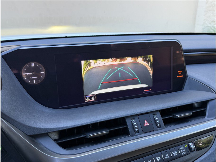 Used 2019 Lexus ES 300h w/ Premium Package FWD image 19