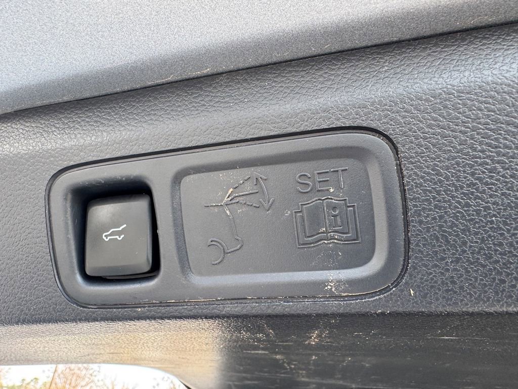 Used 2024 Ford Expedition XLT image 11