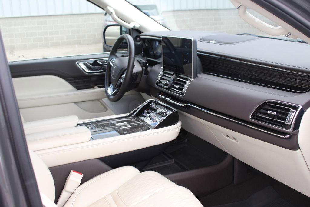 Used 2022 Lincoln Navigator L Black Label AWD/4WD image 16