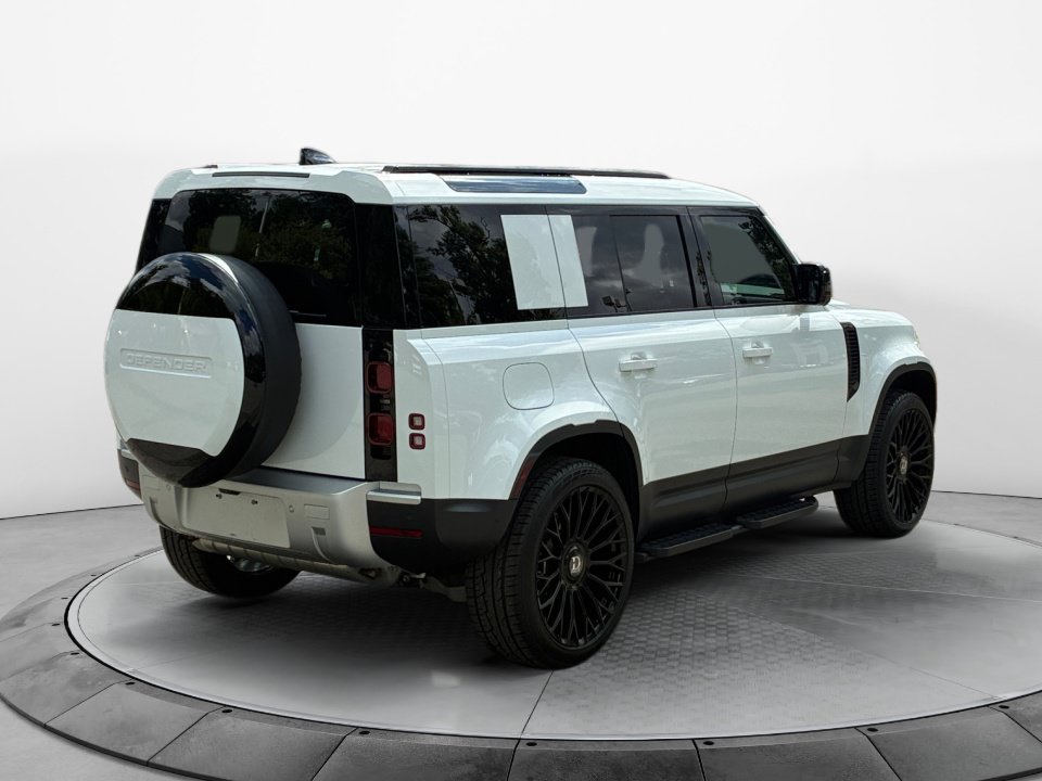 Used 2025 Land Rover Defender 110 S AWD/4WD image 7