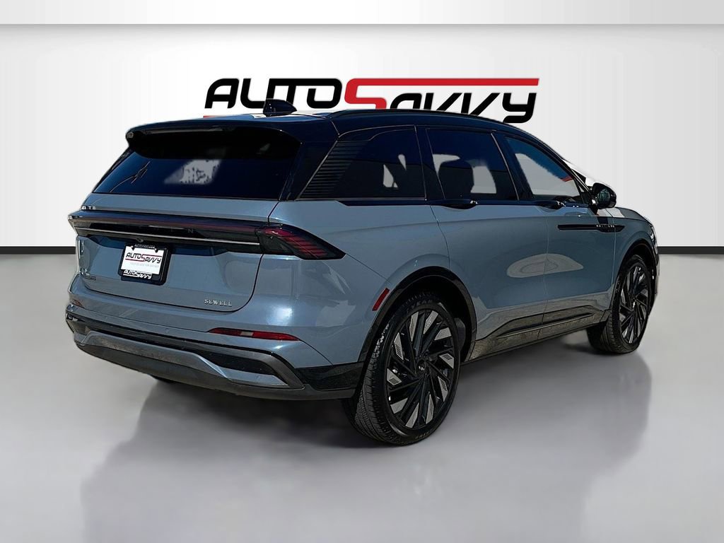 Used 2025 Lincoln Nautilus Reserve w/ Jet Appearance Package image 7
