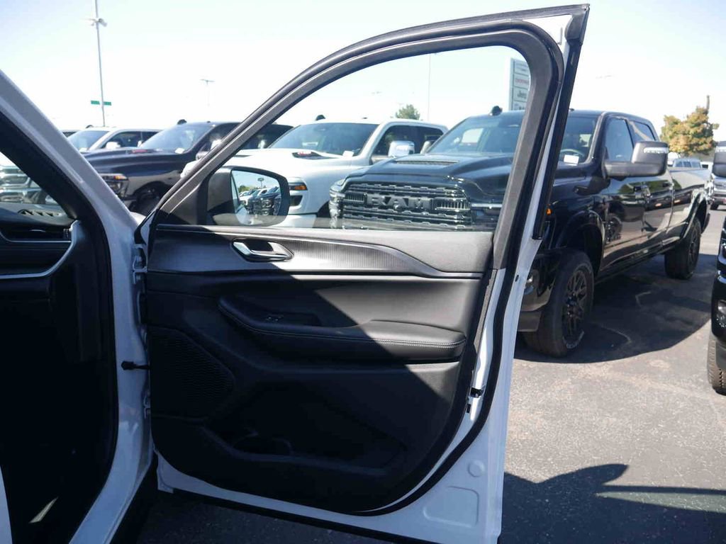 New 2025 Jeep Grand Cherokee Laredo X w/ Luxury Tech Group I image 20