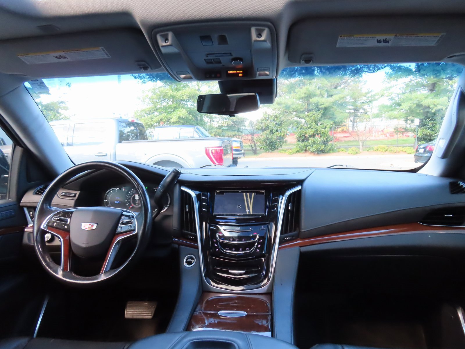 Used 2020 Cadillac Escalade ESV Premium Luxury image 15