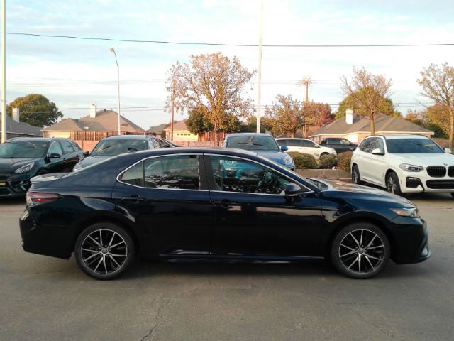 Used 2022 Toyota Camry SE image 5