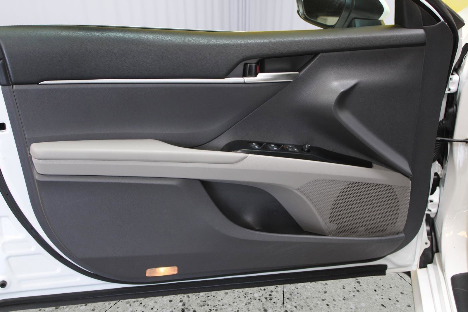 Used 2018 Toyota Camry LE FWD image 39