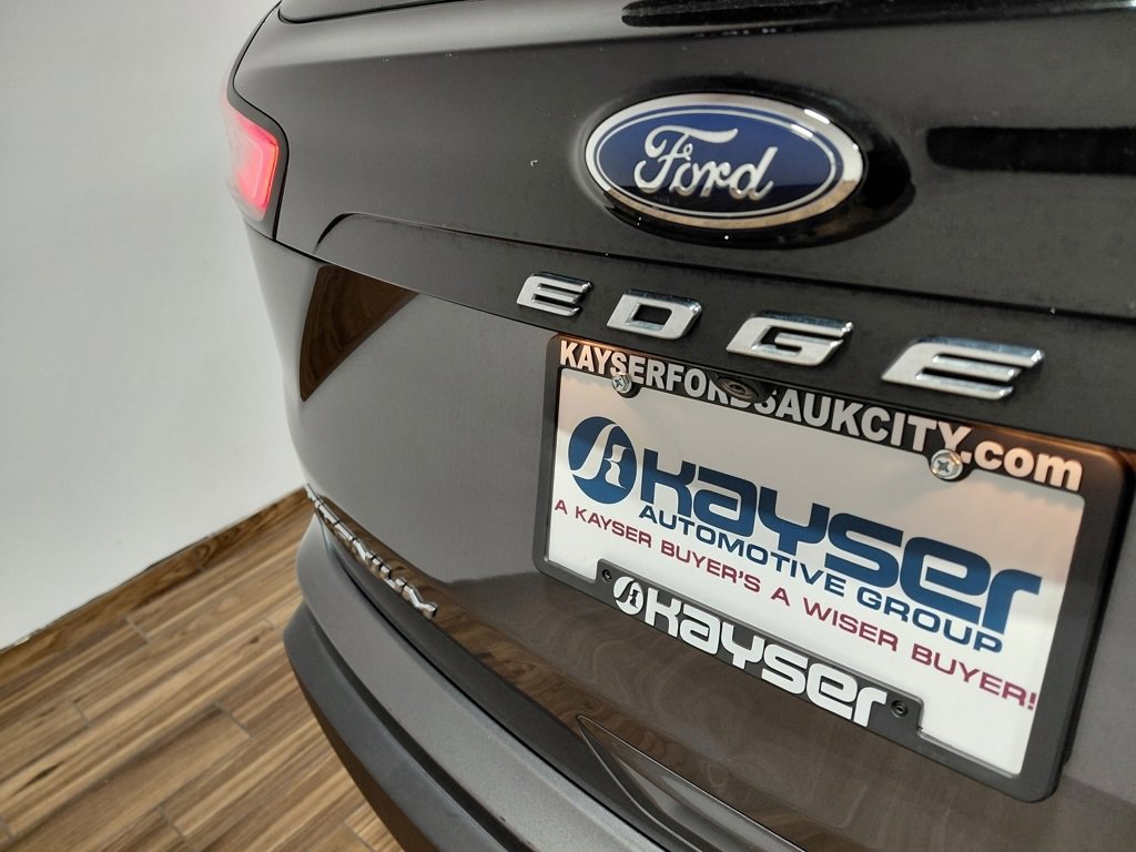 Used 2024 Ford Edge Titanium image 12