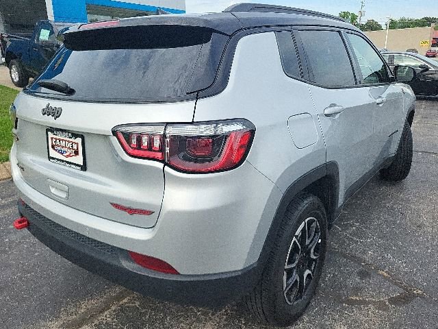 Used 2025 Jeep Compass Trailhawk AWD/4WD image 16