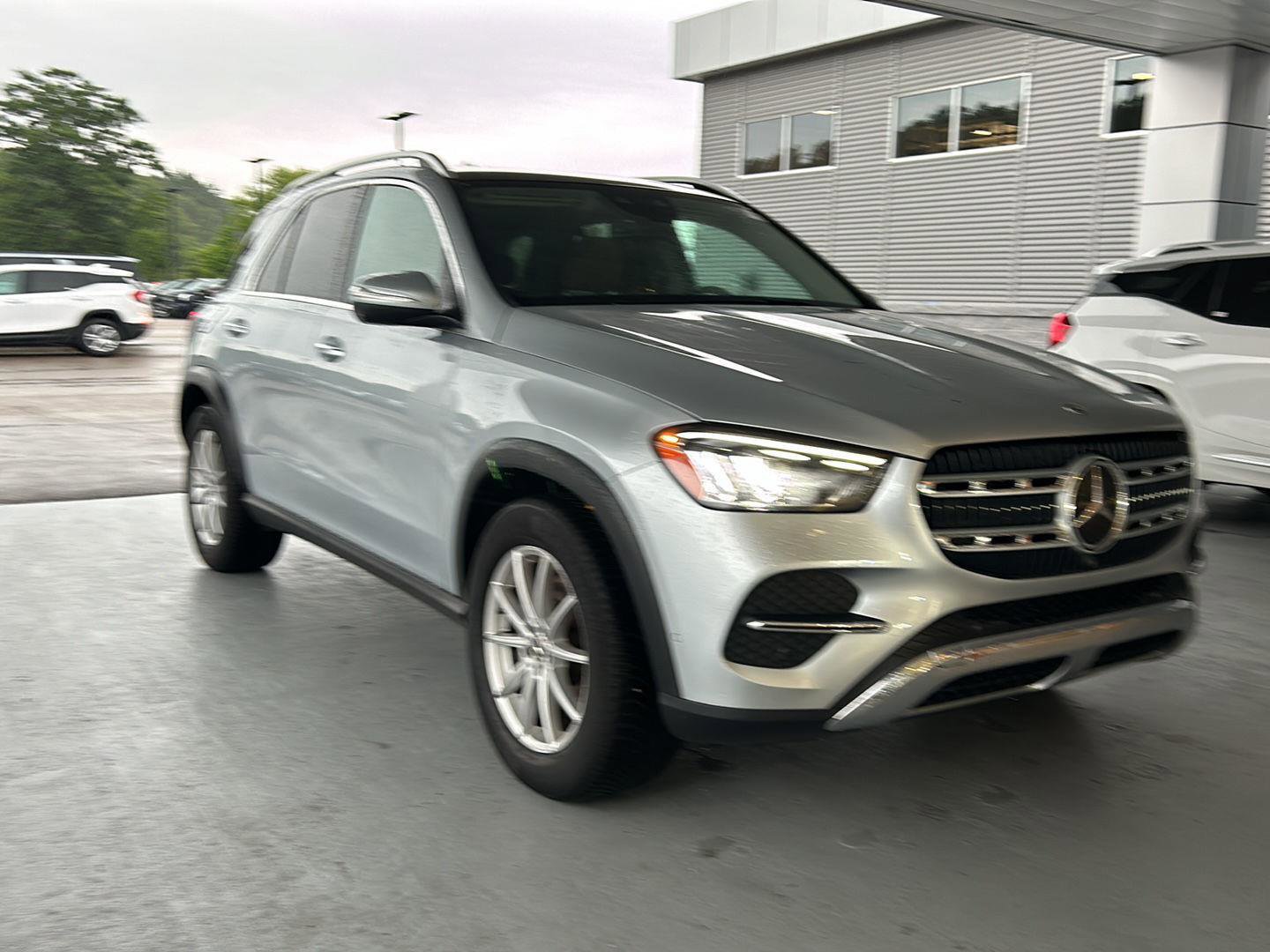 Used 2025 Mercedes-Benz GLE 350 4MATIC image 2