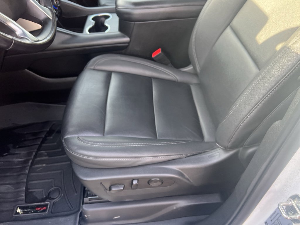 Used 2022 Chevrolet Suburban Z71 w/ Luxury Package image 10