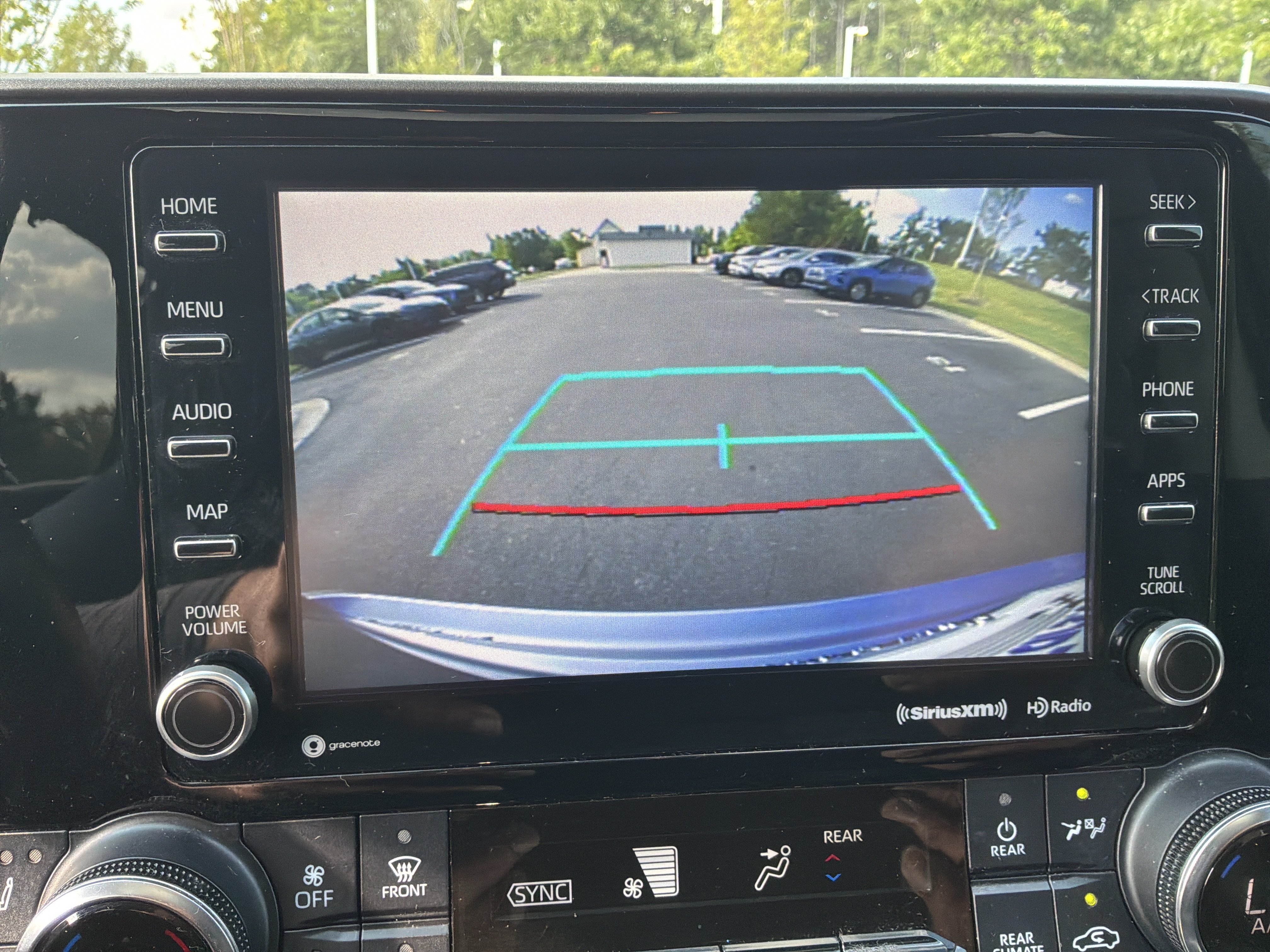 Used 2022 Toyota Highlander XLE FWD image 25
